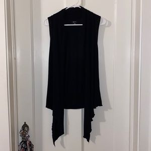 Guess Sleeveless Vest ✨🖤✨